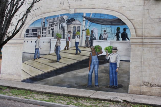 Breaux Mart “Makin’ Groceries” Mural