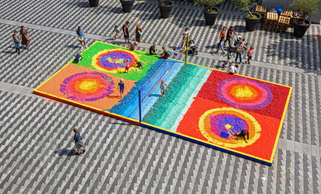 PITCH OF COLORED SAND