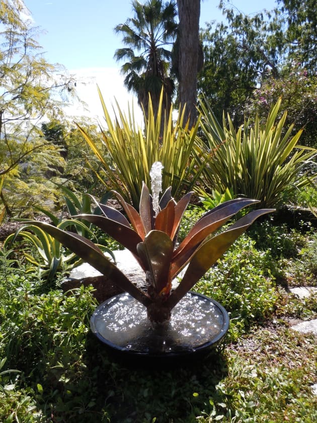 AGAVE FOUNTAIN