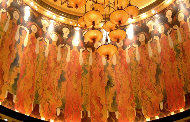 Grand Lux Cafe