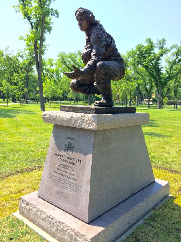 Andrew Mynarski VC statue