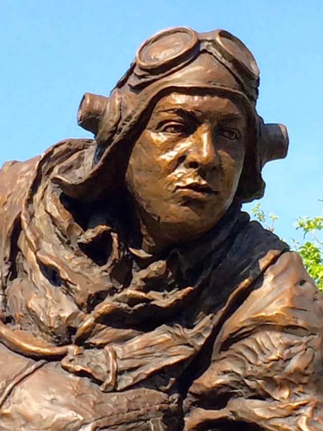 Andrew Mynarski VC statue