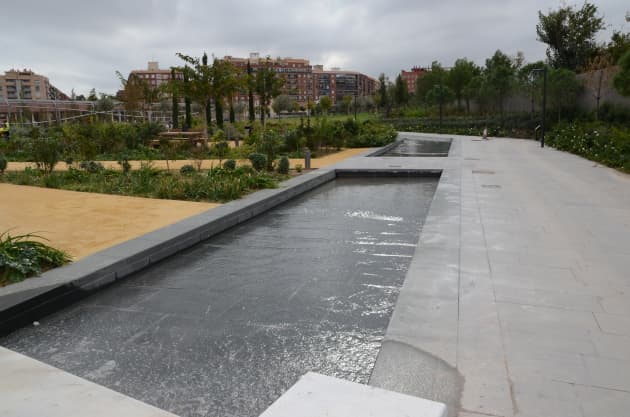 Waterscapes At Parque Central