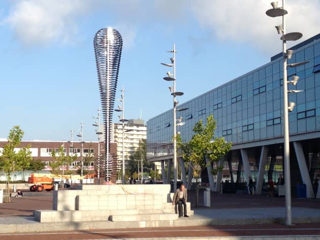 EX STRATA #3 – Internet, Light and Sound Sculpture