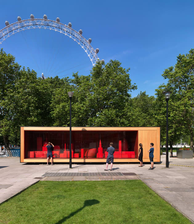 London Dresser