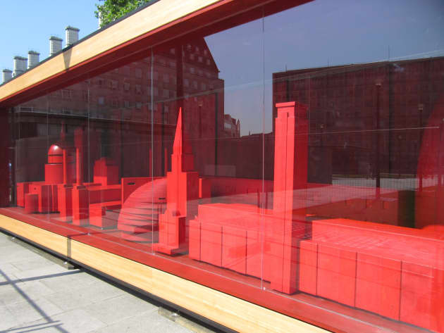 London Dresser