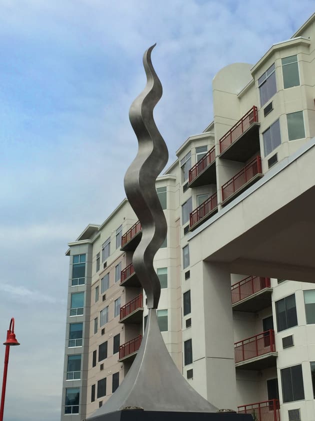 Harbor Square: Standing Wave