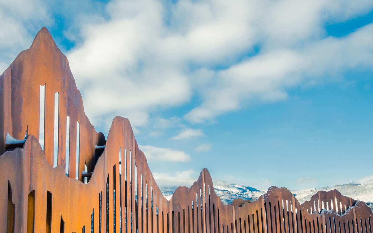 Roundabout the Mountain