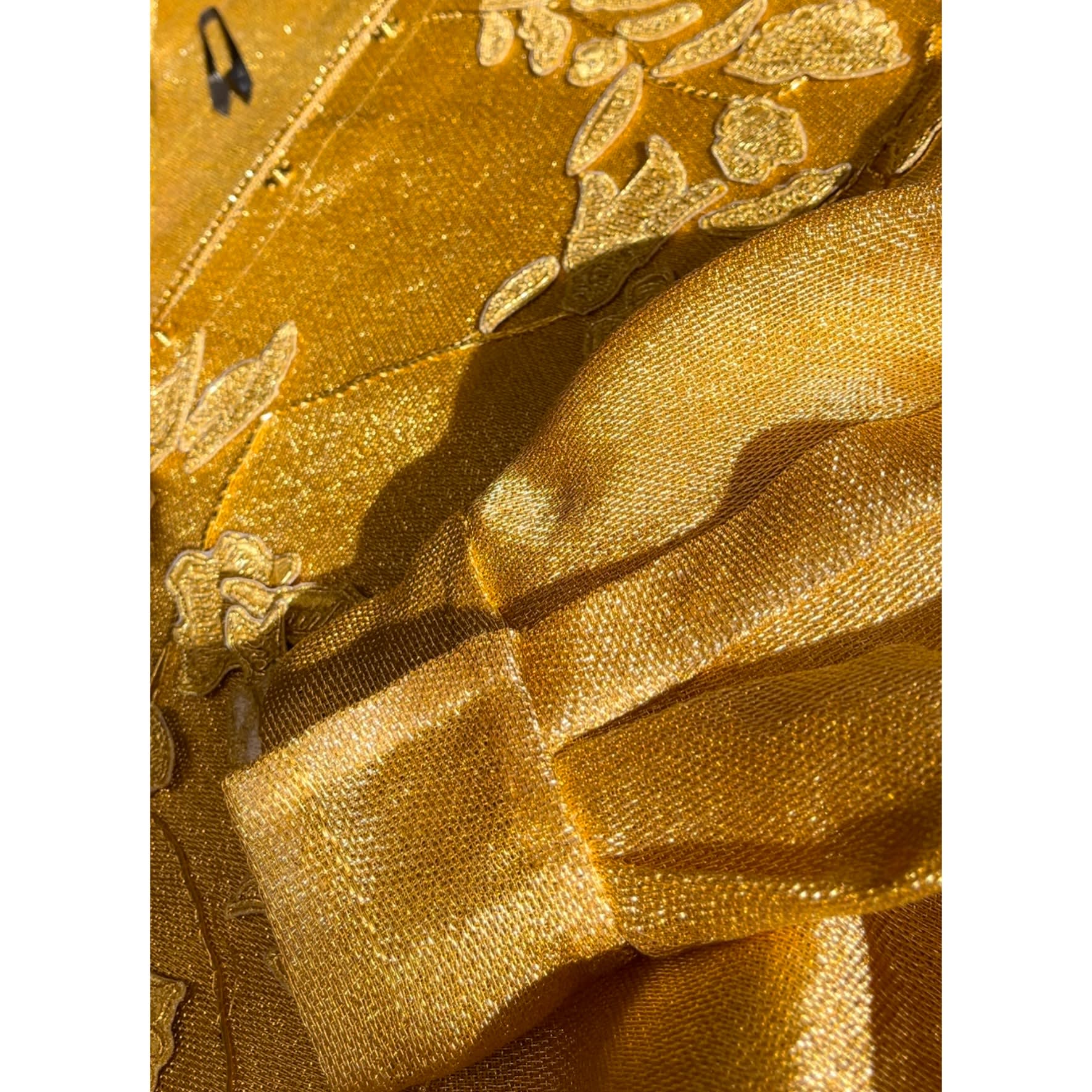 “THE GOLD SHIRT” tribute to Nelson Mandela
