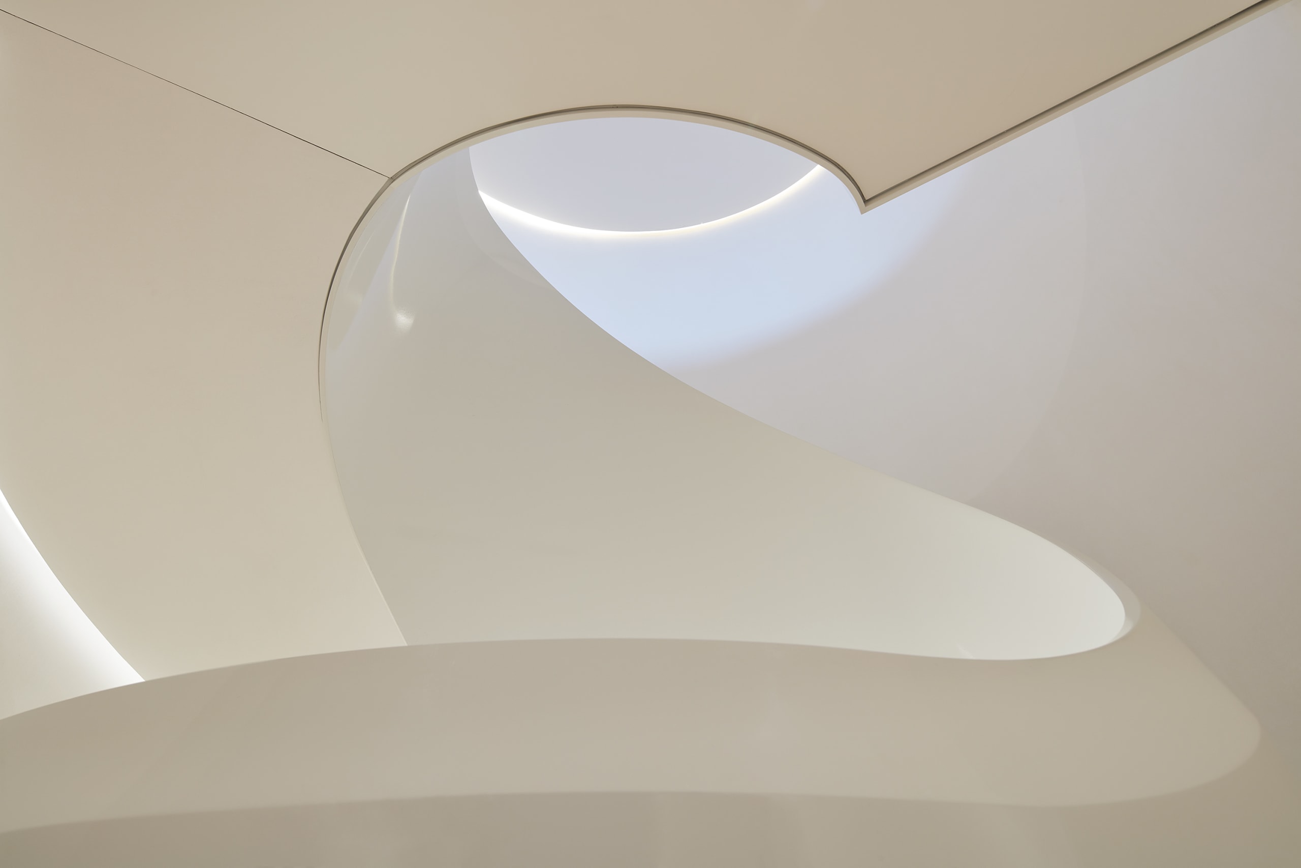 Elliptical Staircase with Ribbon Banister