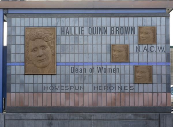 “Faces of Rondo”, Victoria Station is one of eighteen stations along the new Green Line connecting downtown St. Paul to downtown Minneapolis in Minnesota. Artwork by Foster Willey; photo by Jerry Mathiason.