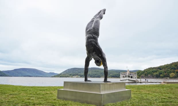 The Golden Mean, 2012 Patinated Bronze and 24K Gold Leaf Cap Dimensions (inches): 150 H x 54 W x 38 D Owned by the City of Peekskill, NY