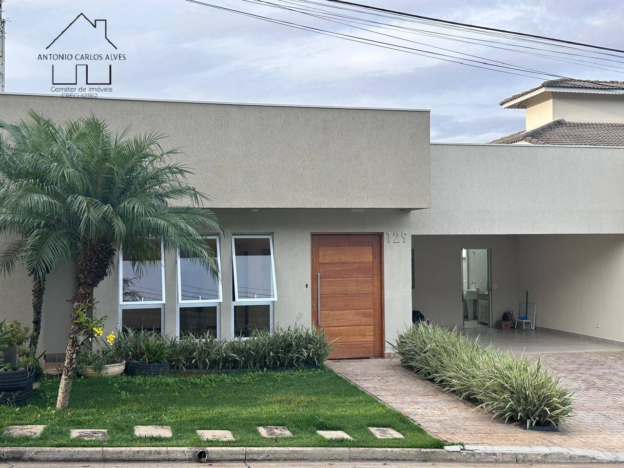 Casa à venda 300m2 - Referência 290