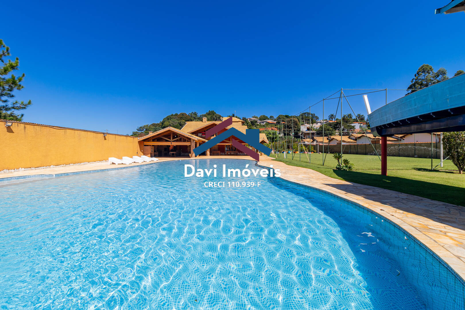 Casa à venda 861m2 - Referência DI198