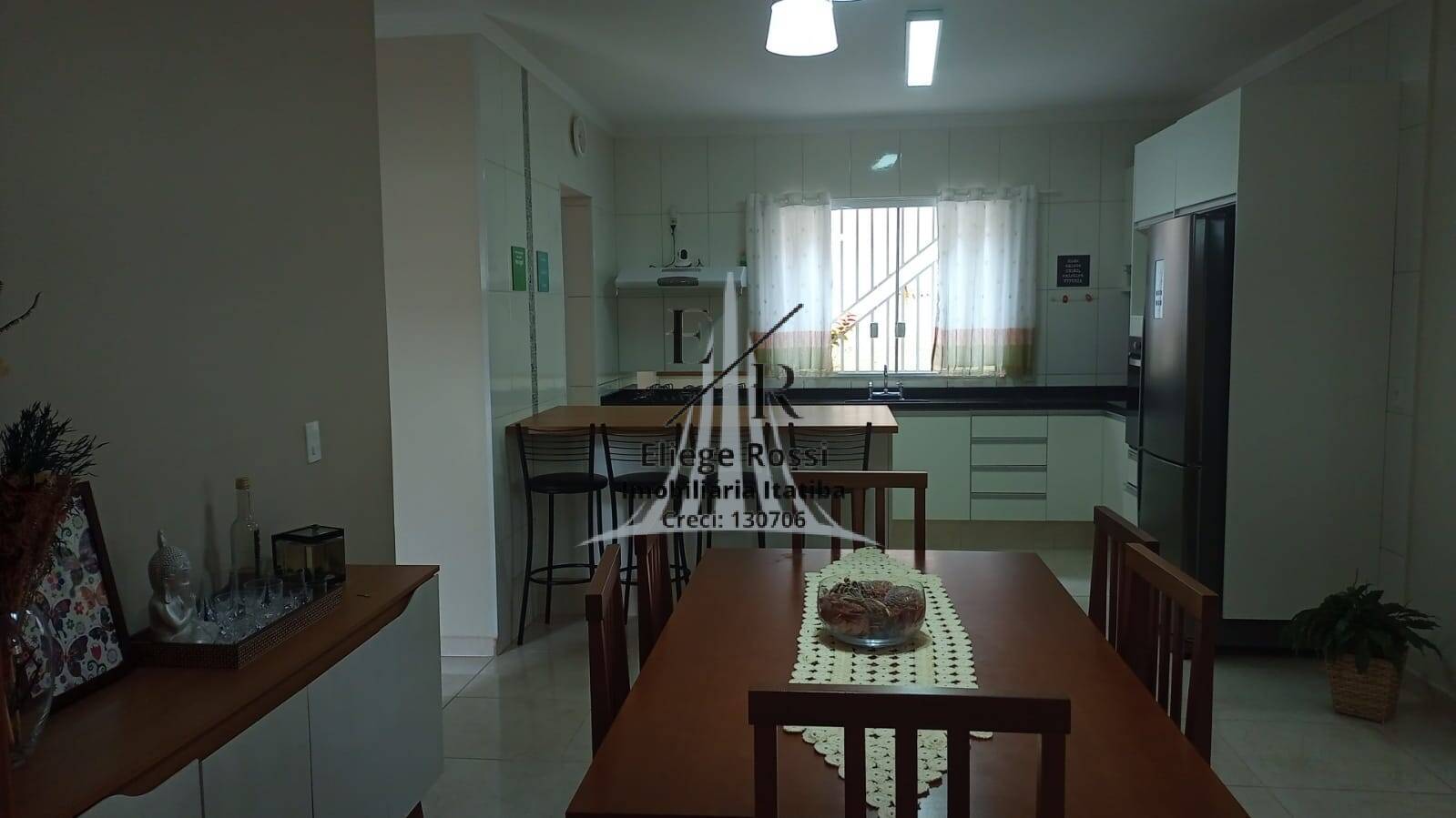 Casa à venda 250m2 - Referência 381