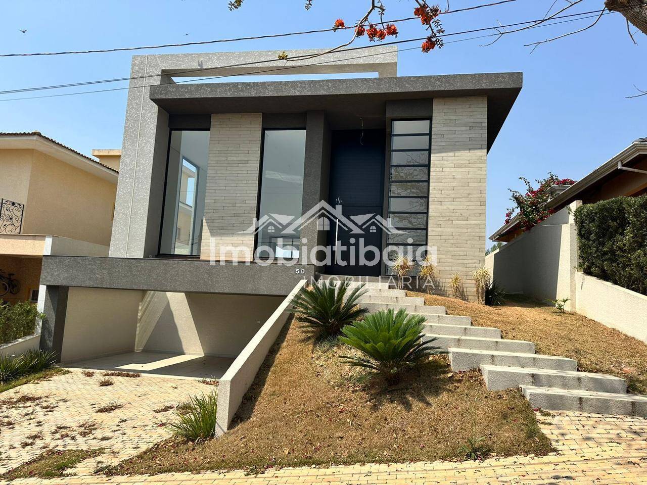 Casa à venda 304m2 - Referência 1428
