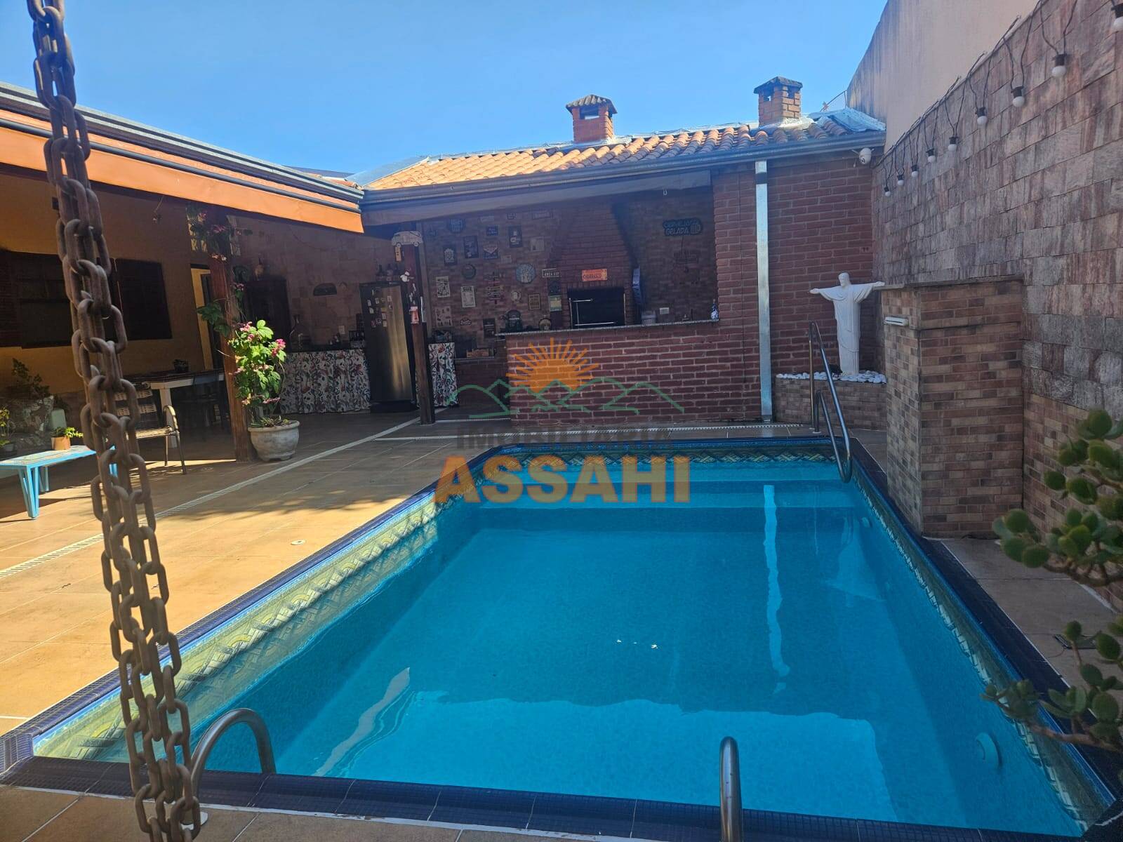 Casa em Condomínio à venda 300m2 - Referência 682/001