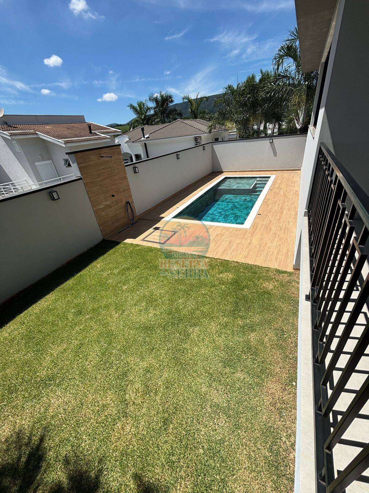 Casa em Condomínio à venda 298m2 - Referência 400