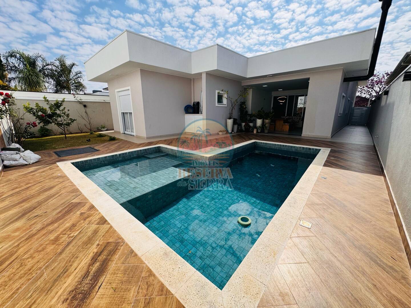 Casa em Condomínio à venda 273m2 - Referência 429