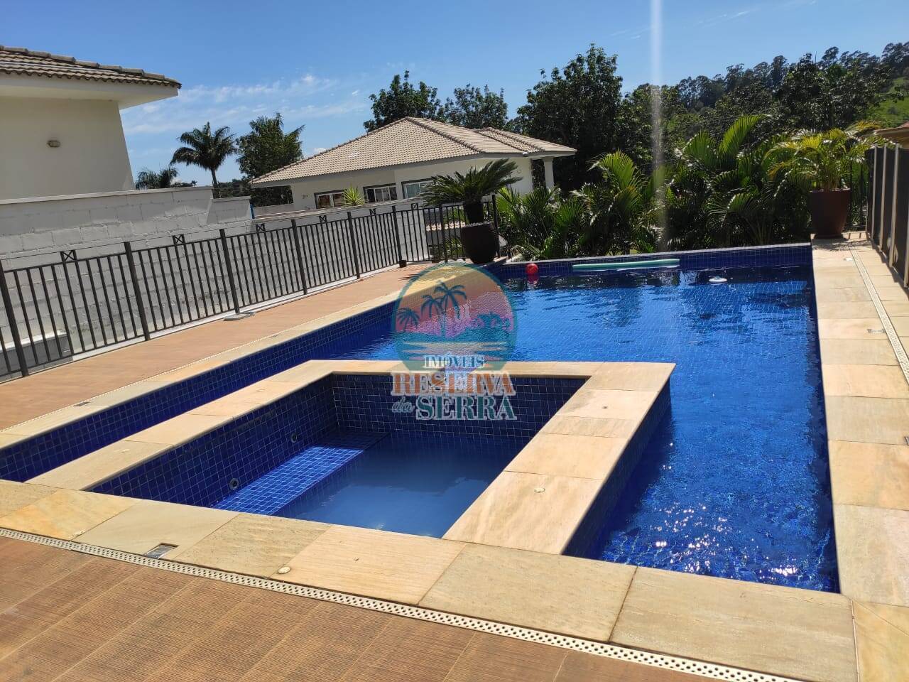 Casa em Condomínio à venda 890m2 - Referência 445