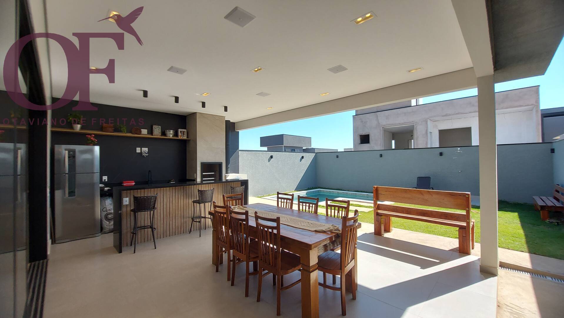 Casa em Condomínio à venda 242m2 - Referência 1158
