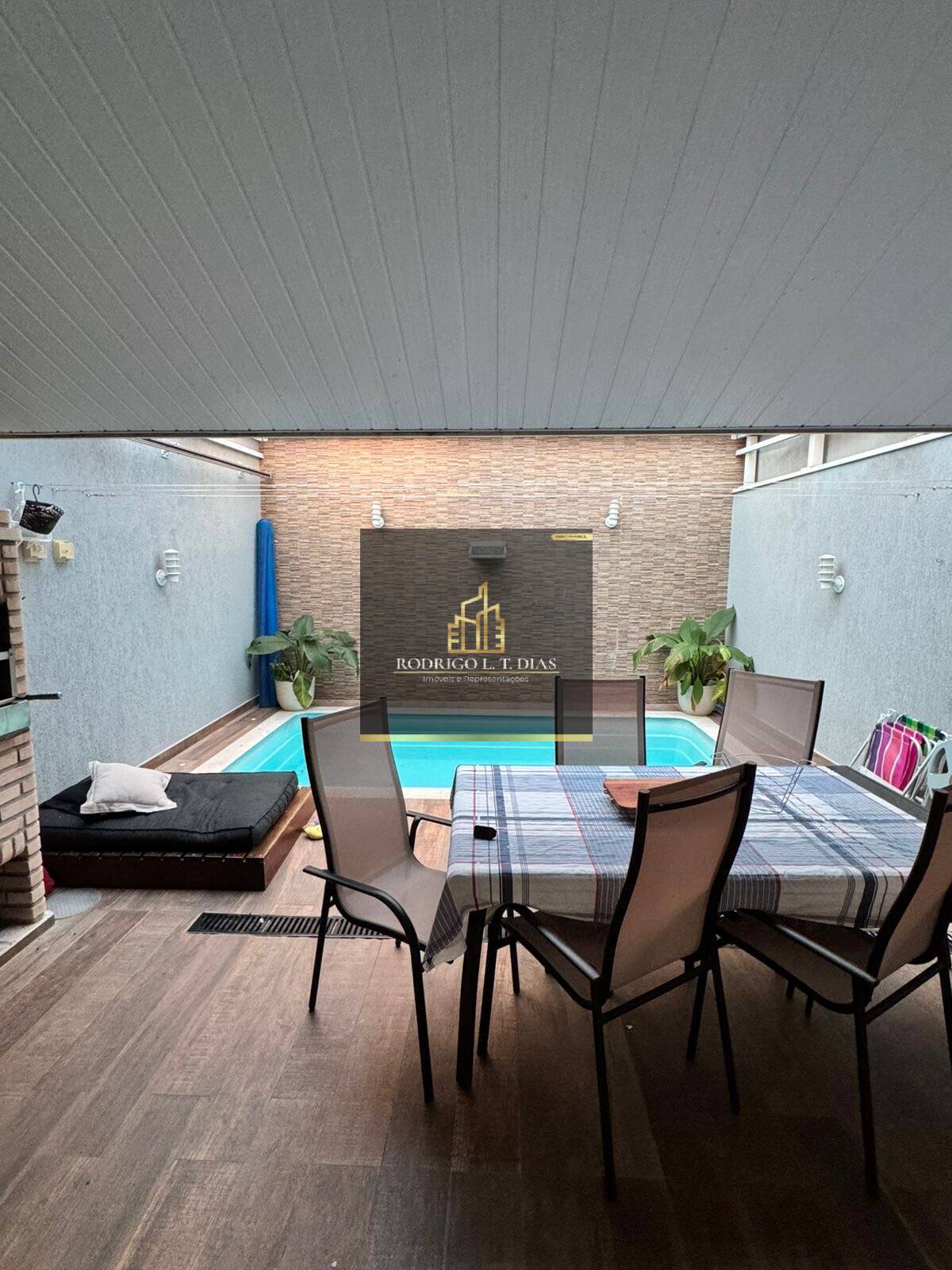Casa em Condomínio à venda 140m2 - Referência 2511