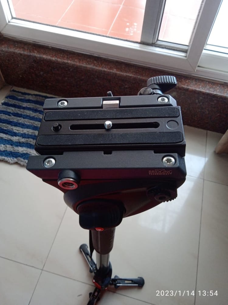 MANFROTTO MVMXPRO500 XPRO 4 SECTION VIDEO MONOPOD W FLUID HEAD