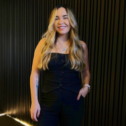 Foto de Dra. Débora Lacerda