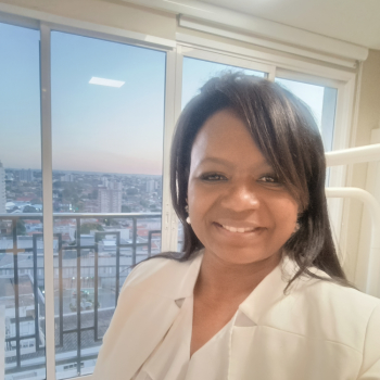 Foto de Dra Renata Santos Cruz Silveira