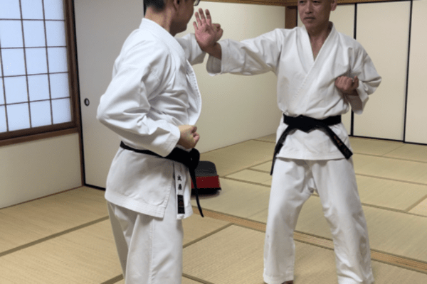 沖縄伝統空手剛柔流　屋嘉比塾　遊学館