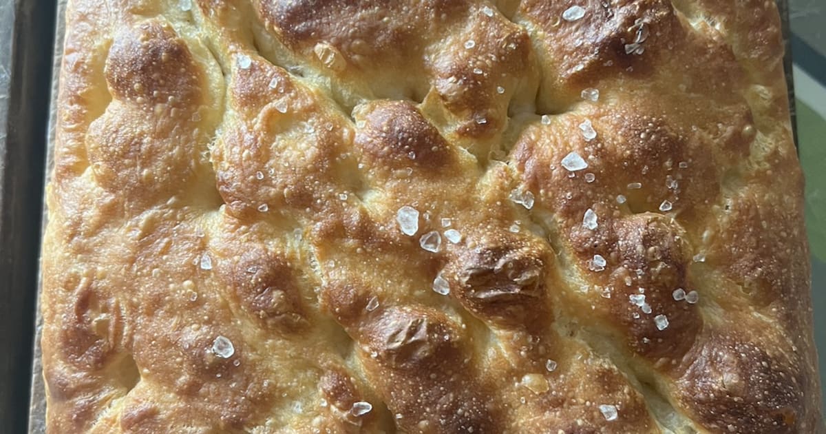 じゃがいもフォカッチャと冬野菜と鶏肉スープ