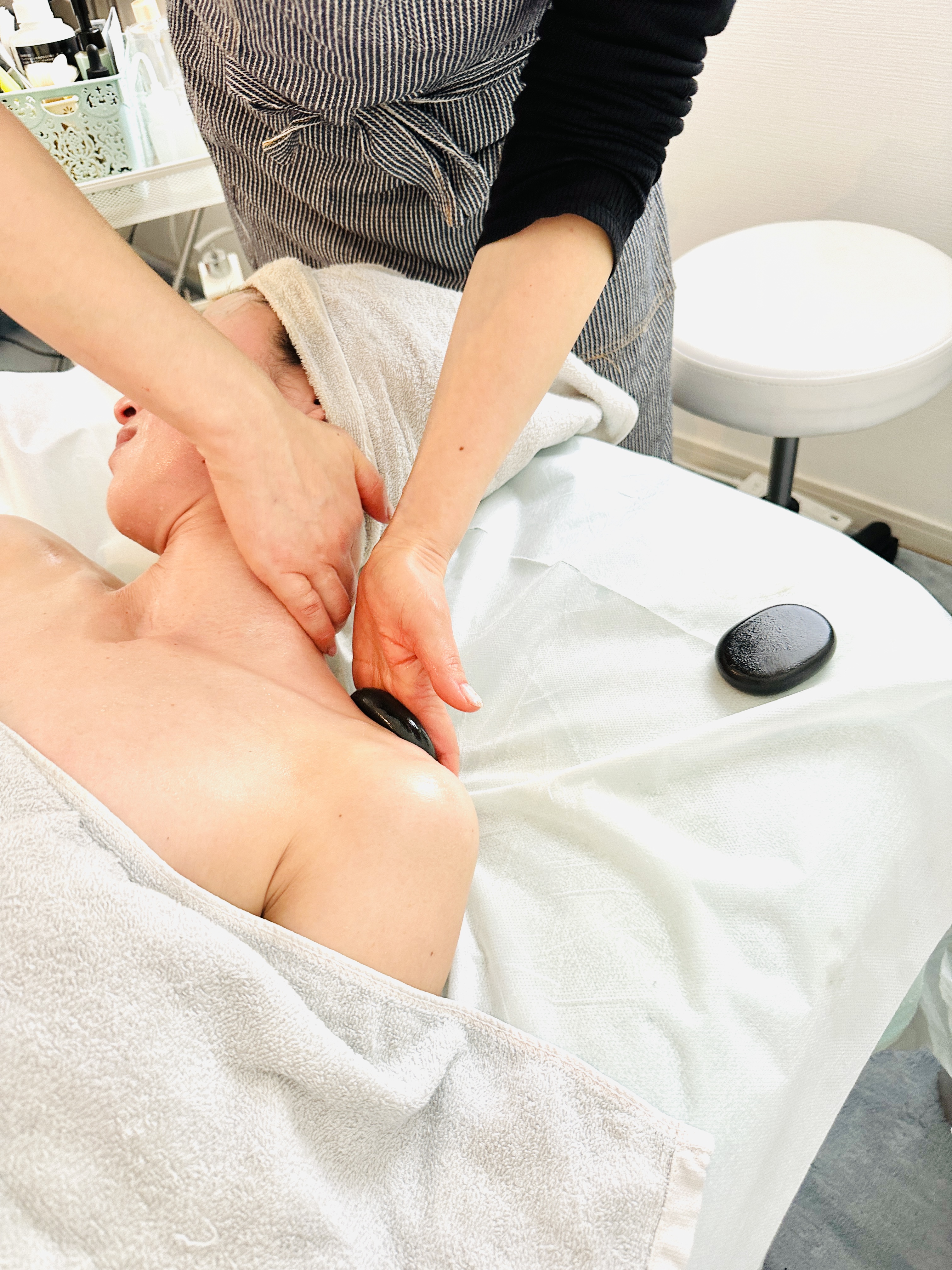 ホットストーンセラピー講座［基礎・顔デコルテ] - | コエテコカレッジ