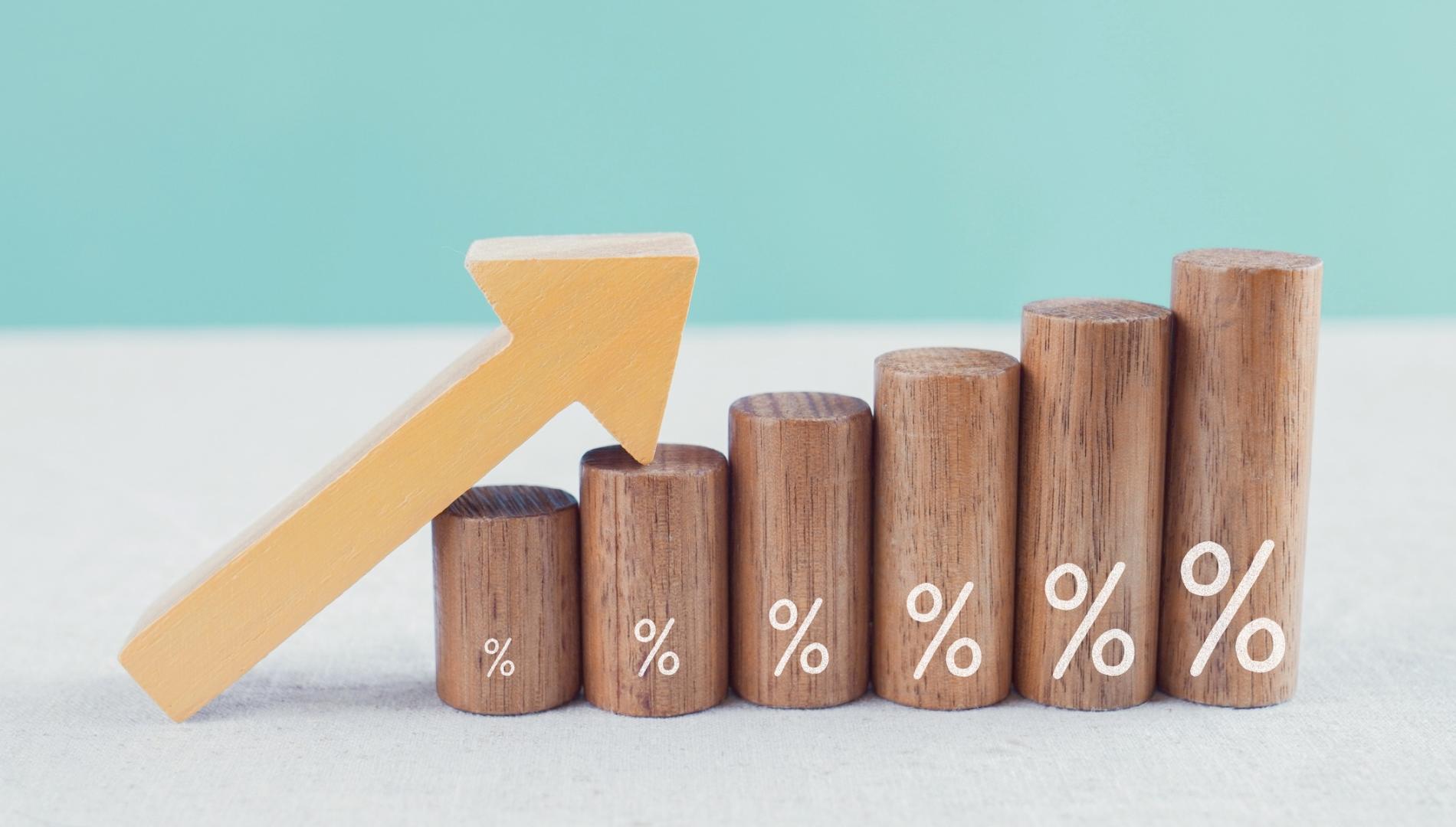 Wooden blocks in ascending order with an interest rate sign.