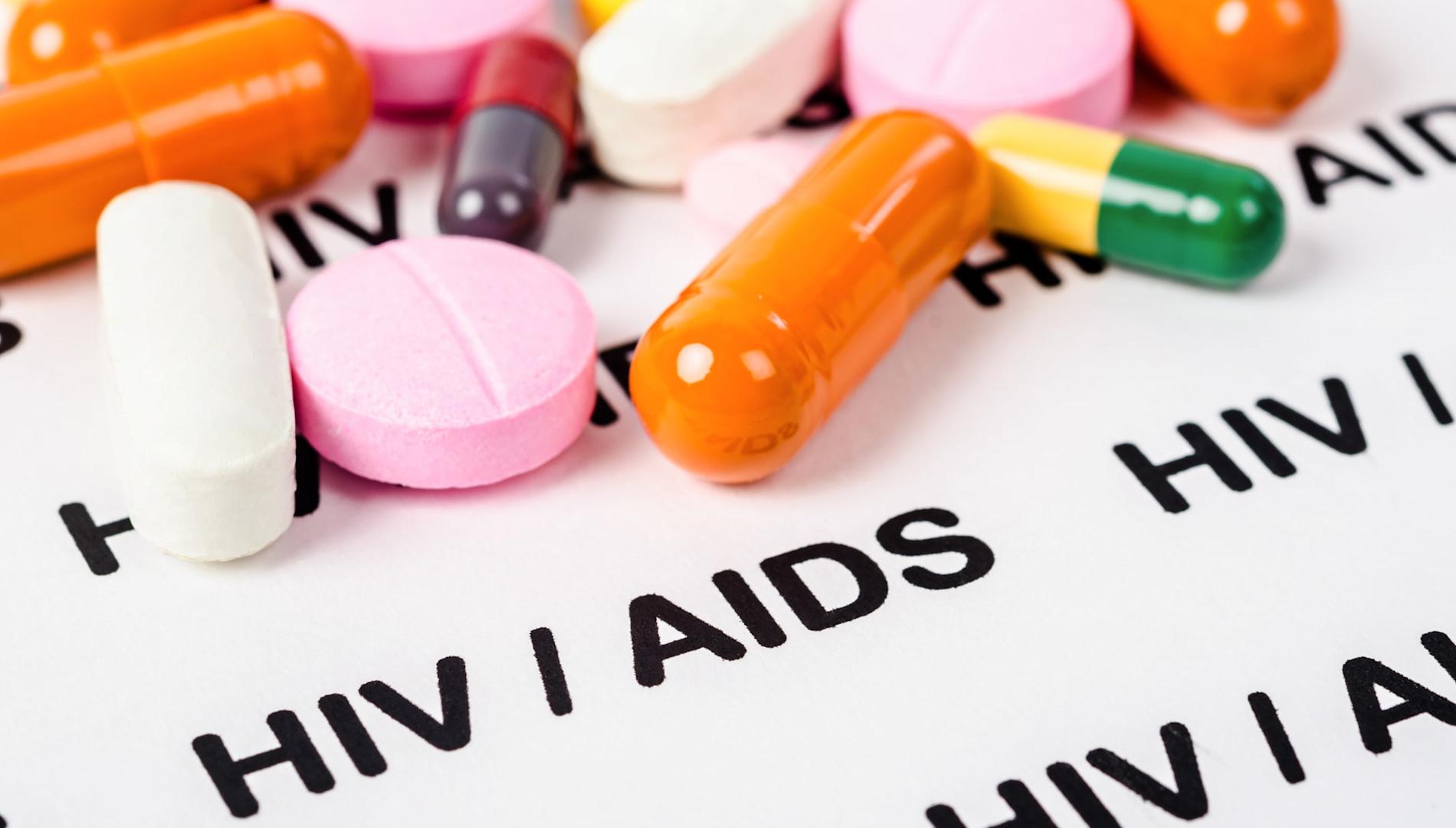 Pills on paper with the words 'HIV AIDS'
