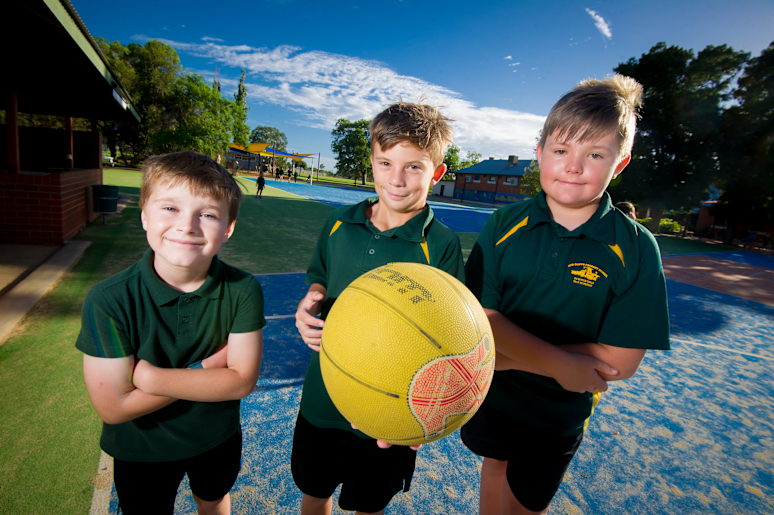 Red Cliffs Primary School's breakfast lets parents and students catch up