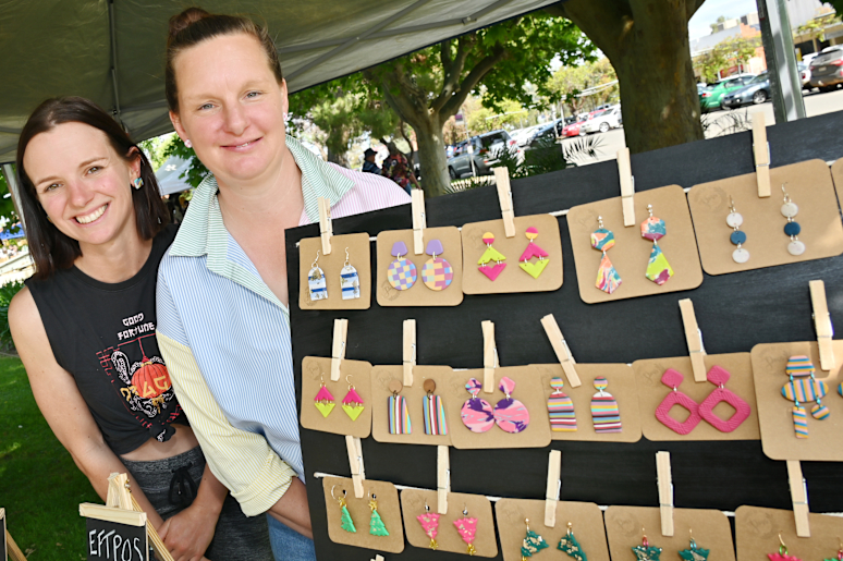 Fine weather brings out crowds to Red Cliffs market