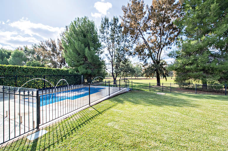 60 Lakeside Circuit, Dubbo