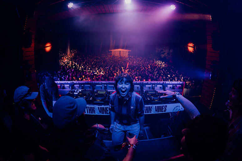 Thousands enjoy relatively smooth start to R&V