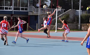 Swans push past Bushrangers