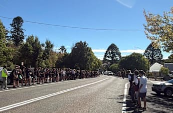 Young students pay tribute to the Australian Light Horsemen