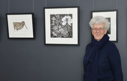 Printmaker captures local birds and flora in black and white