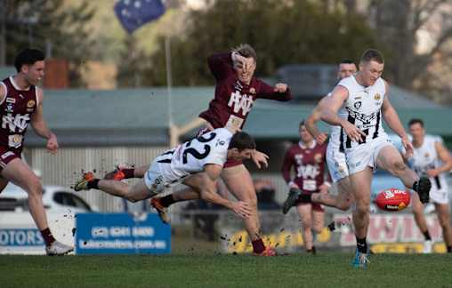 ‘Pies hold off Bulldogs challenge, Rovers flatten Raiders