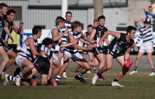 Magpies trounce Pigeons to go even at the top of the table