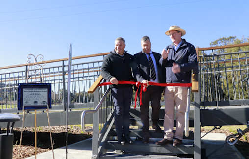 Canowindra celebrates swinging bridge opening