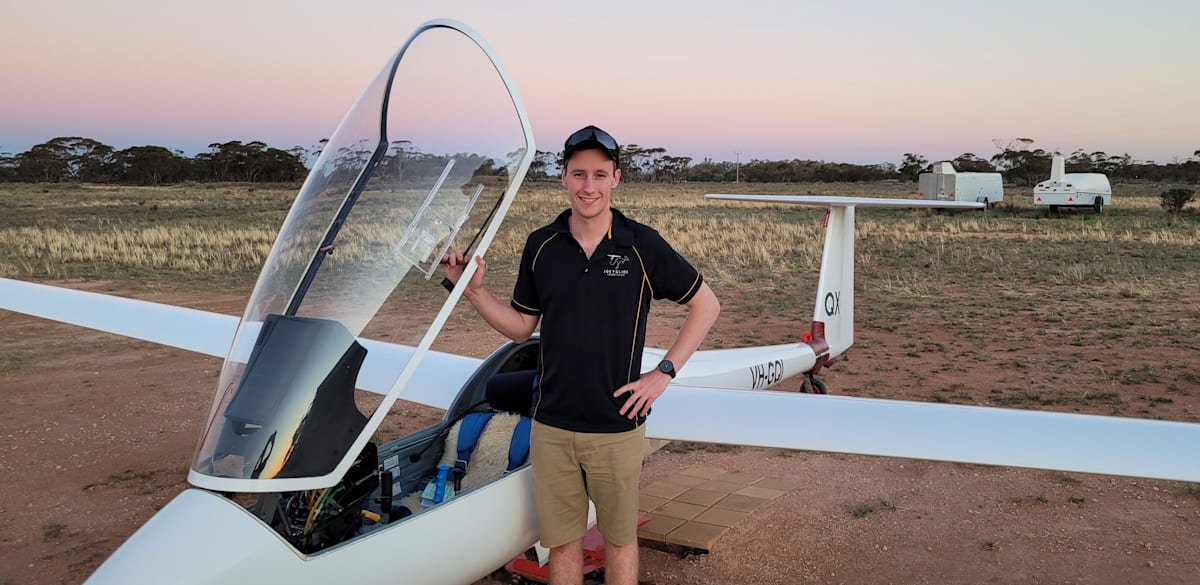 Glider pilot covers 1000km on fresh air