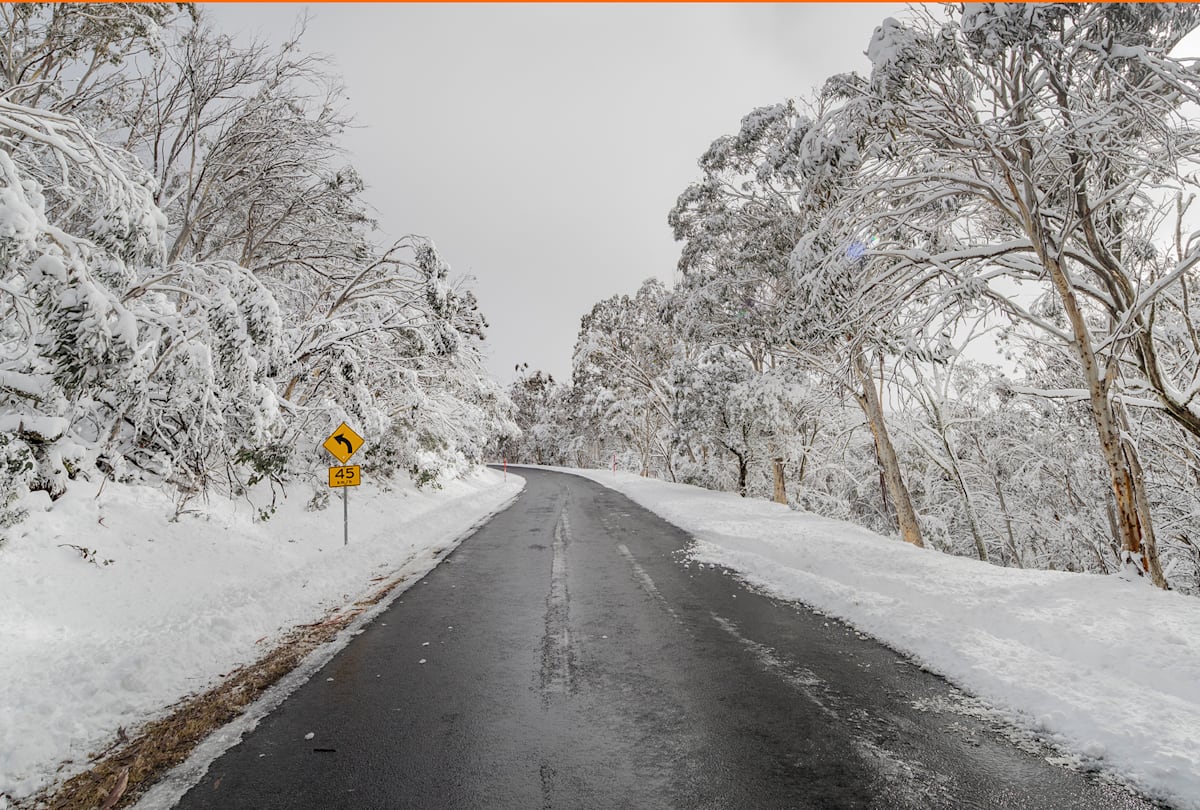 Heavy snowfalls result in Kosciuszko National Park early road closures