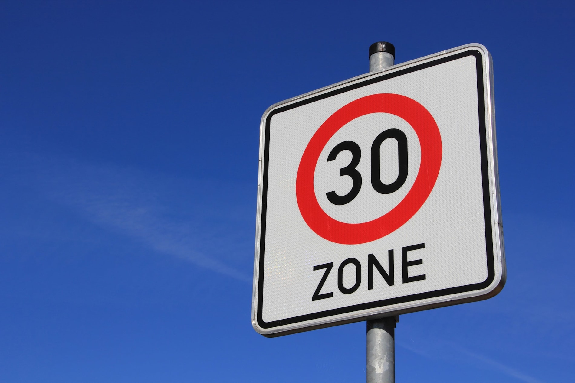 A 30kmh speed sign