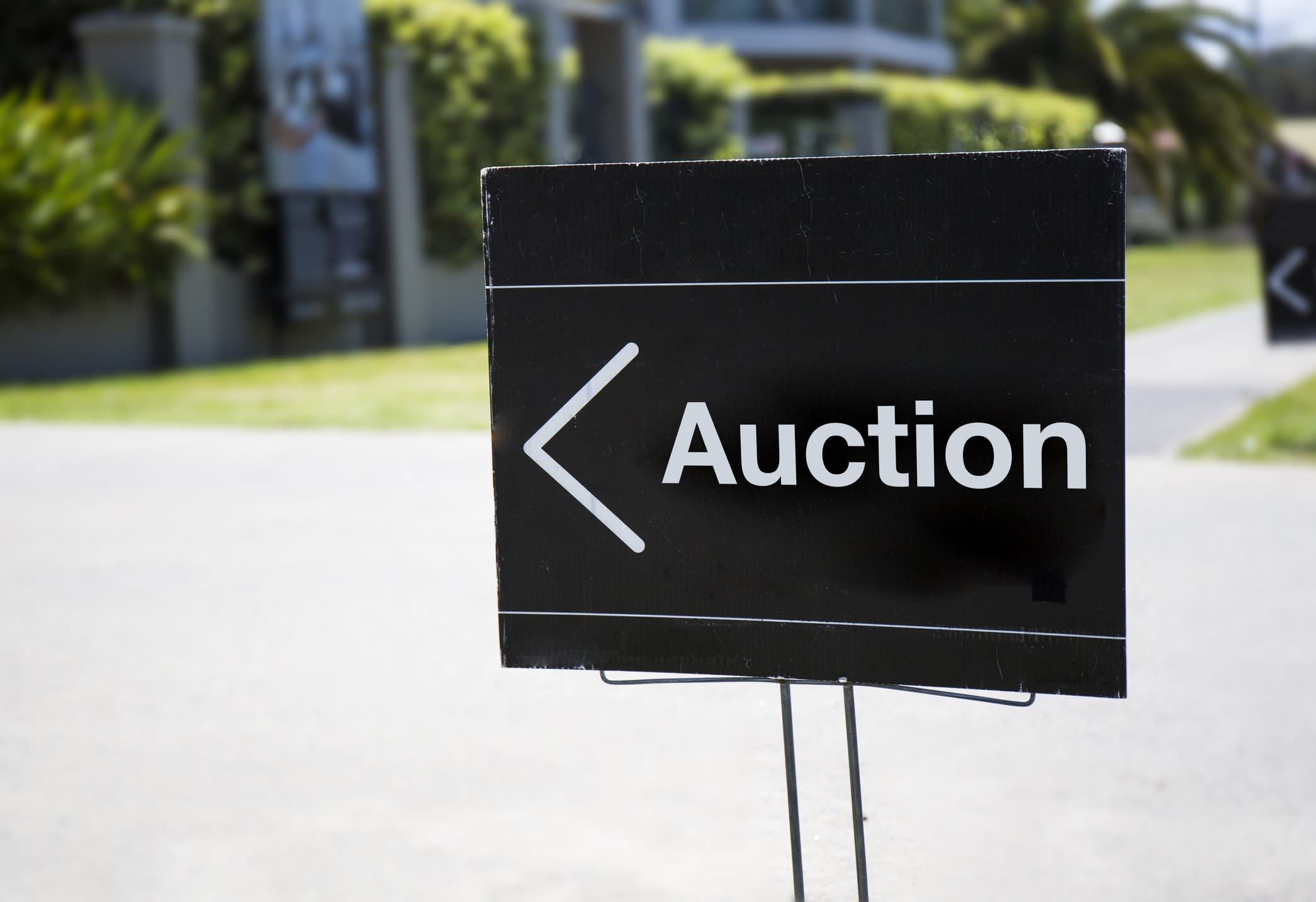 A sign reading 'Auction' with a pointing arrow