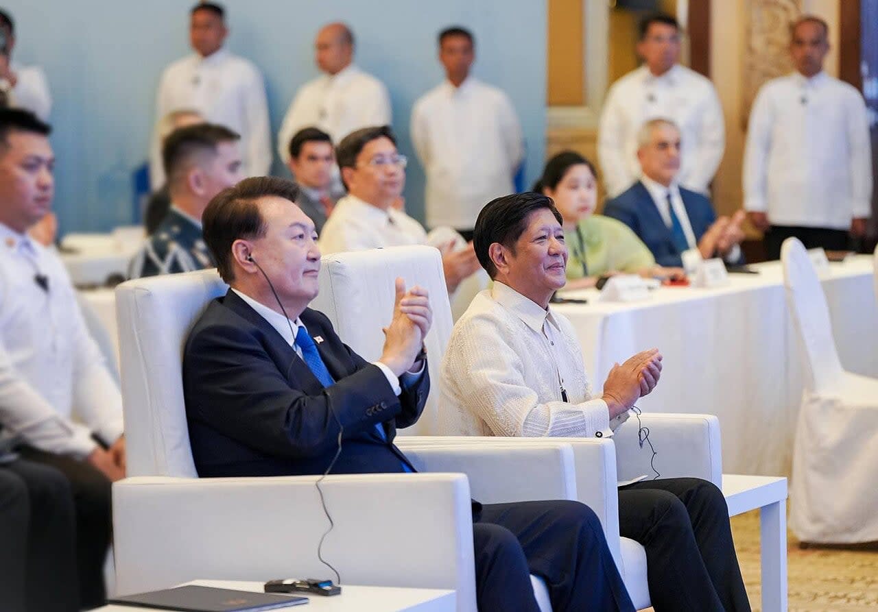 South Korean President Yoon Suk Yeol and Philippine President Bongbong Marcos clapping at the Philippines–Korea Business Forum