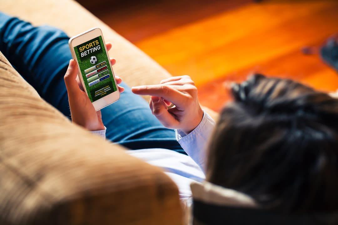 Person going to sports betting website on their mobile